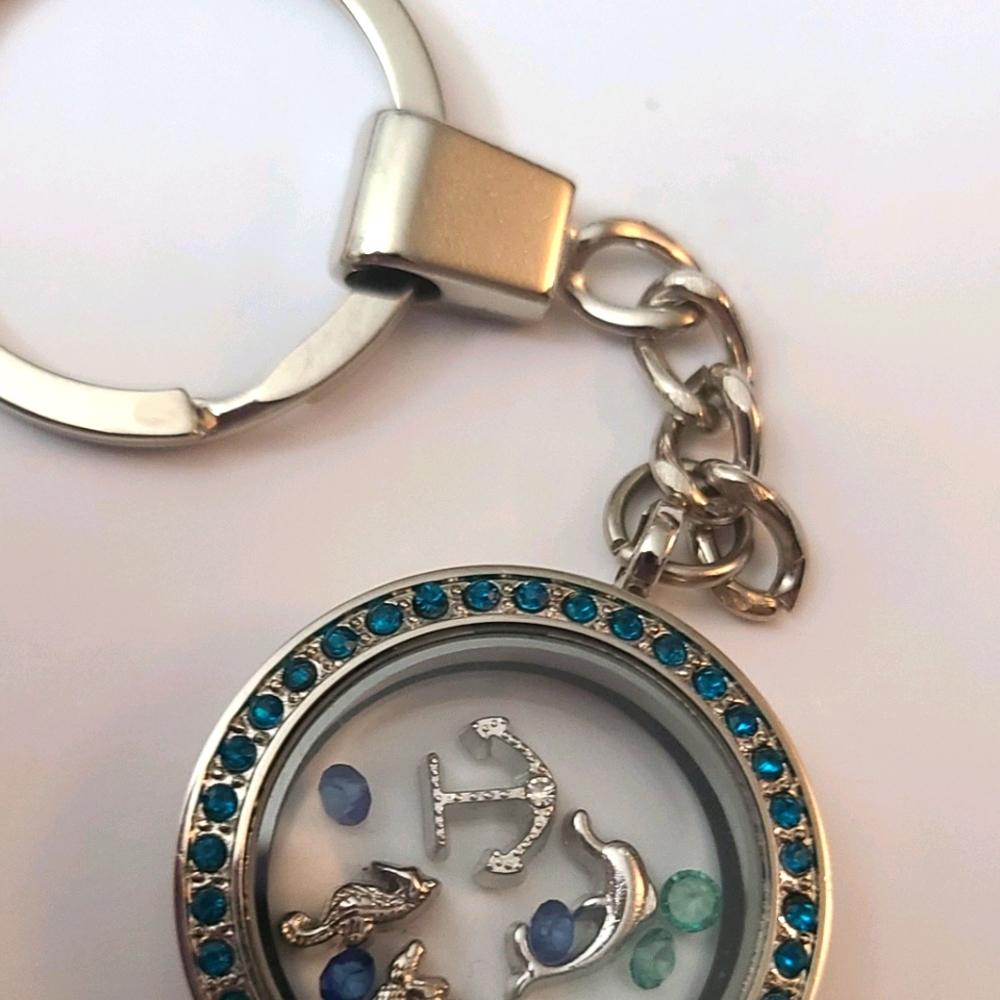 Ocean Themed Floating Charm Locket Keychain - Picture 2 of 3